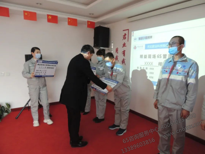 潘董事長為樣板區(qū)隊長授牌